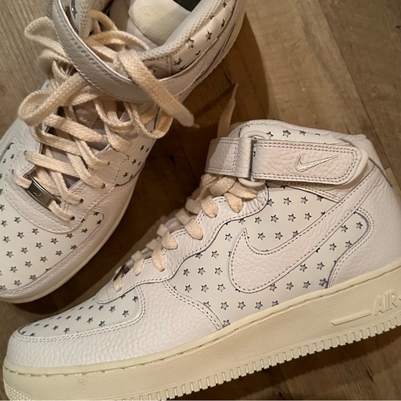 NEW Nike Air Force 1 Mid Cut Out Stars Summit White - Picture 2 of 11